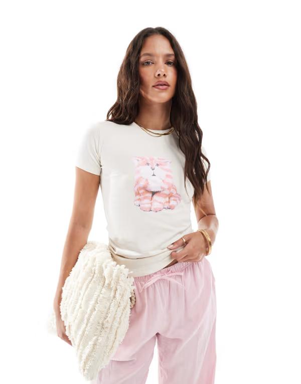 デイジーストリート レディース トップス Tシャツ ヴィンテージ グラフィック Daisy Street x Bagpuss graphic baby tee in vintage white ホワイト