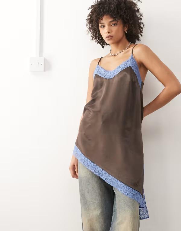リクレイム ヴィンテージ レディース トップス シャツ アシンメトリー コントラスト レース Reclaimed Vintage longline layering cami top with asymmetric hem with contrast blue lace brown ブラウン