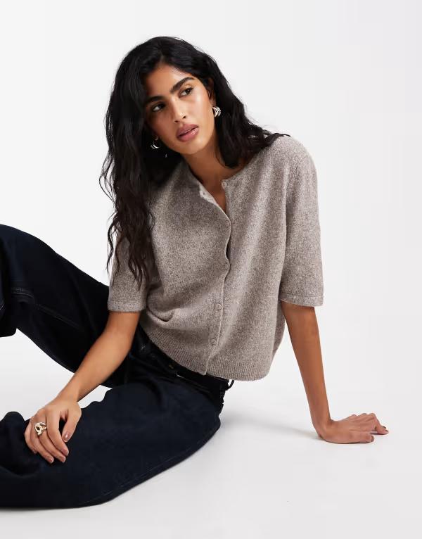 ヴェロモーダ レディース アウター カーディガン ニット Vero Moda round necknit short sleeve cardigan in moonrock Moon rock