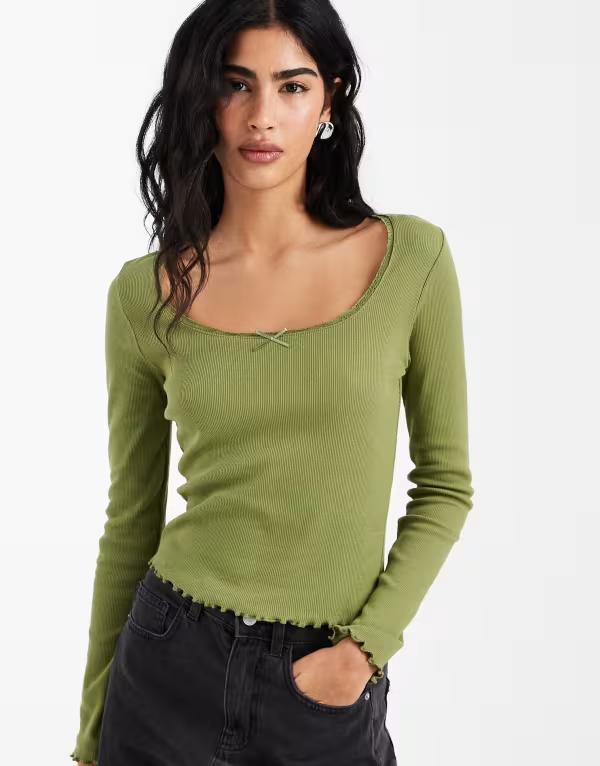 ミスセルフフリッジ レディース トップス シャツ リブ Misselfridge ribbed square neck top in olive オリーブ|ReVida 店