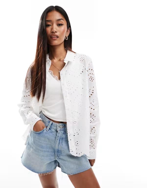 ピーシーズ レディース トップス シャツ Pieces eyelet shirt with scallop hem detail WHITE ホワイト｜ReVida 店 15,961円