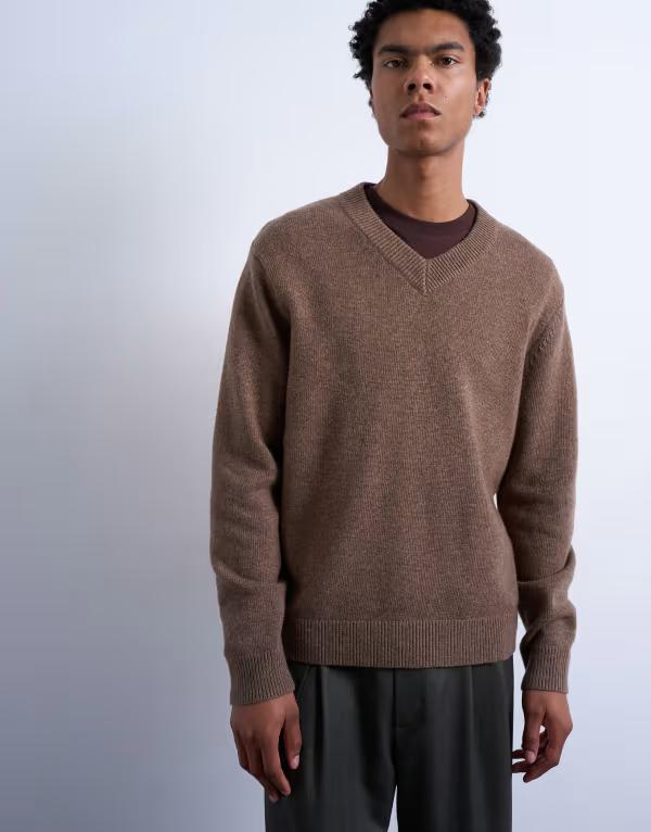 トップマン メンズ アウター ニット・セーター レギュラーフィット Vネック ウール Topman regular fit v neck sweater with wool BROWN ブラウン｜ReVida 店