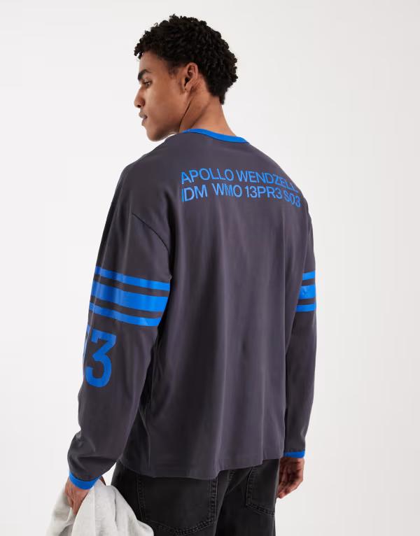 エイソス メンズ トップス Tシャツ プリント コントラスト ASOS DESIGN oversized long sleeve T-shirt with print and contrast collar in charcoal Asphalt チャコール｜ReVida 店 10,636円