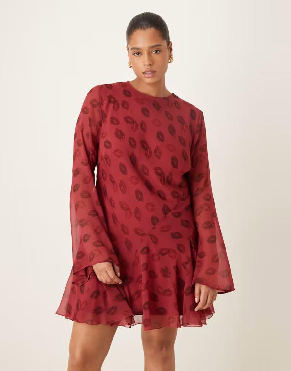 エイソス レディース トップス ワンピース プリント フリル ミニ スカート ASOS Curve ASOS DESIGN Curve long sleeve mini dress with ruffle skirt liprint red レッド