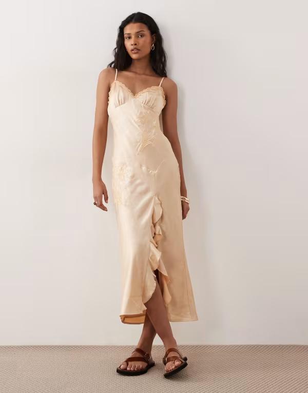 キスザスカイ レディース トップス ワンピース サテン 刺繍 Kiss The Sky Helena embroidered satin midaxi dress in apricot アプリコット 23,532円