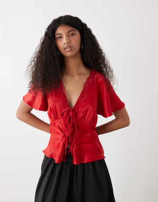 リクレイム ヴィンテージ レディース トップス シャツ レーストリム サテン レース Reclaimed Vintage tie frontop with lace trim satin Red satin レッド