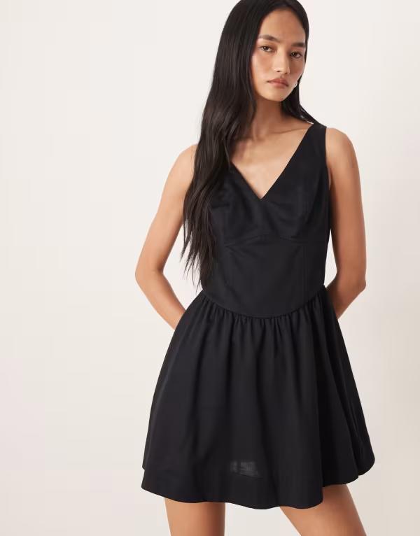 エイソス レディース トップス 衣装 V素っ首 ミニ ASOS DESIGN waisted v-neck mini sundress with seaming details Black 黒いこと
