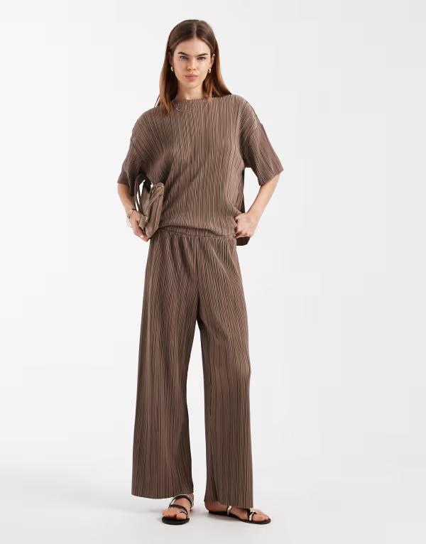 オンリー レディース ボトムス カジュアルパンツ ワイドレッグ ONLY plisse wide leg pants in light brown - part of a set Caribou ブラウン
