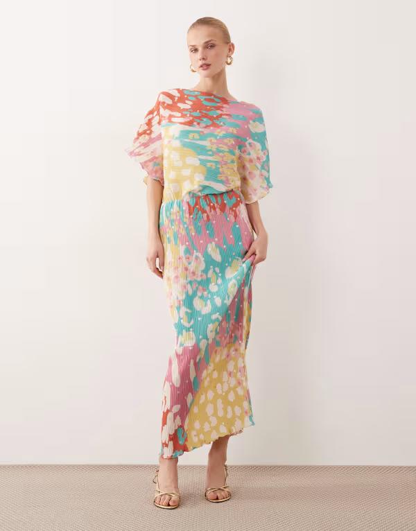 ネバーフリードレスド レディース トップス ワンピース プリント オフショルダー トール Never Fully Dressed Tilly off-shoulder plisse midaxi dress in metallic mutli print PINK ピンク