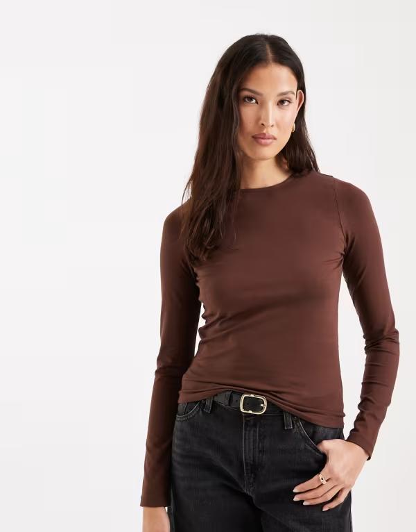 エイソス レディース トップス Tシャツ クルーネック コットン ASOS DESIGN cotton elastane long sleeve crew neck tee in chocolate チョコレート