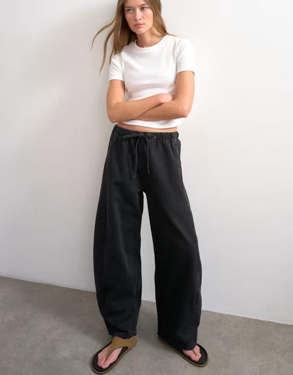トップショップ レディース ボトムス デニムパンツ ジーンズ Topshopull-On Barrel jeans in washed BLACK ブラック|ReVida 店