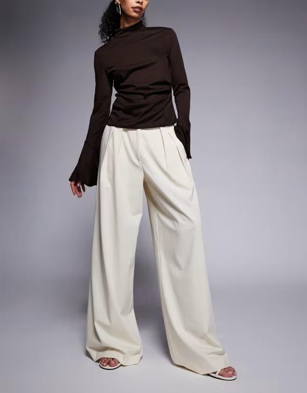 エイソス レディース ボトムス カジュアルパンツ ワイドレッグ プリーツ ASOS DESIGN tailored pleated wide leg pants in ecru - part of a set Ecru エクリュ