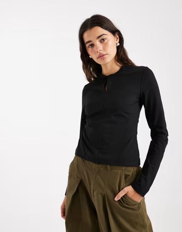 エイソス レディース トップス Tシャツ ASOS DESIGN long sleeve top with twist keyhole Black ブラック