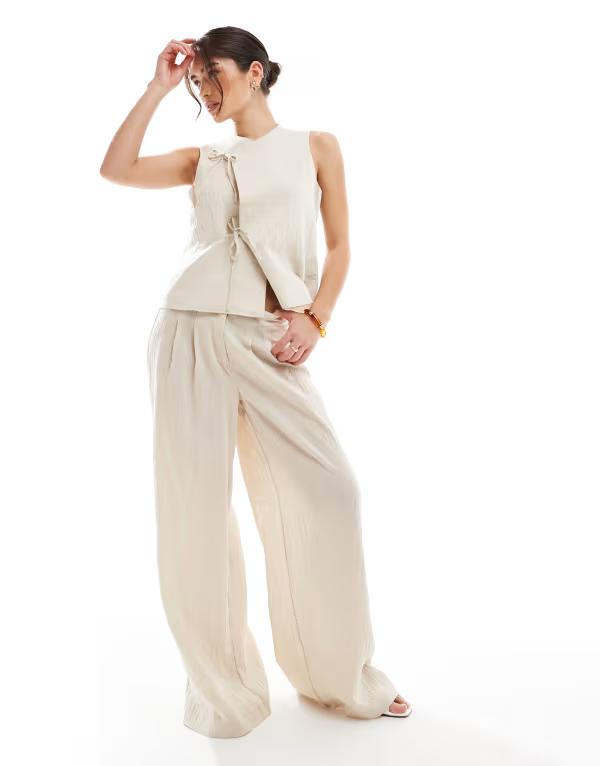 ヴェロモーダ レディース ボトムス カジュアルパンツ ワイドレッグ Vero Moda pleat front wide leg pants in cream - part of a set Oatmeal オートミール