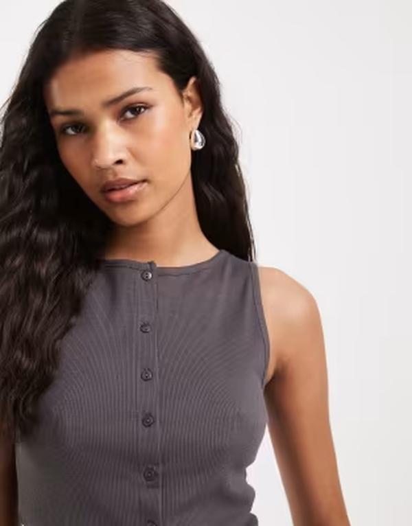 ブレーブソウル レディース トップス タンクトップ ボタンダウン ベスト ダウン Brave Soul button down vest in charcoal Gray グレー