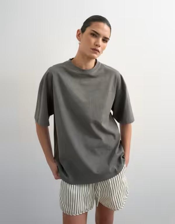 トップショップ レディース トップス Tシャツ プリント グラフィック Topshop dropped shoulders mercer graphic printee in washed Black ブラック