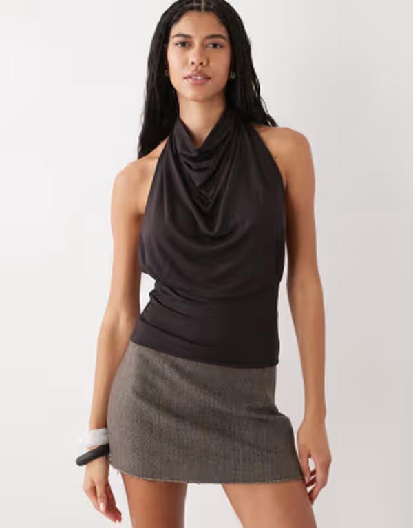 ウィークデイ レディース トップス Tシャツ ホルター Weekday halter neck top with snatched waist in dark brown ブラウン