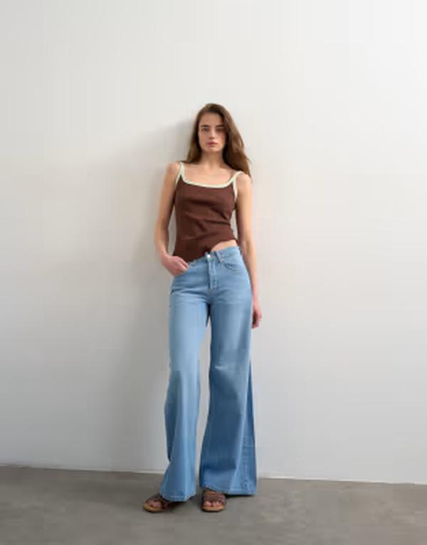 トップショップ レディース ボトムス デニムパンツ ワイドレッグ ジーンズ Topshop Horizon mid rise wide leg jeans in bleach