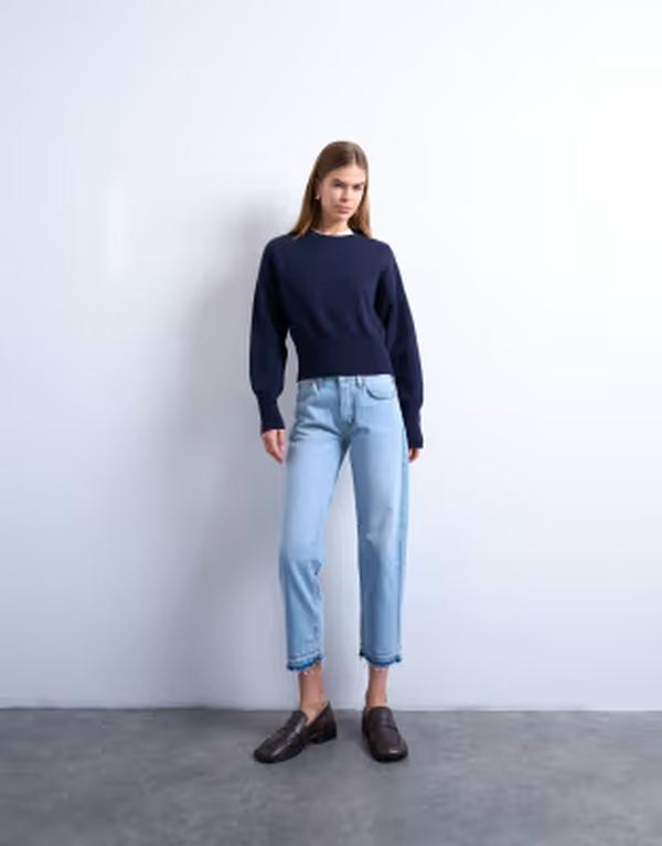 トップショップ レディース ボトムス デニムパンツ ストレート クロップド ジーンズ Topshop Runway mid rise straight leg cropped jeans with raw-hem detailing in bleach｜ReVida 店