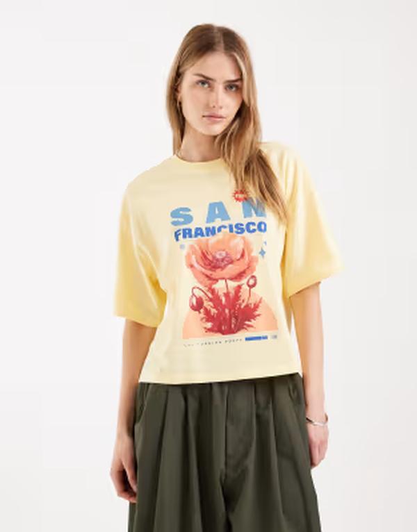 オンリー レディース トップス Tシャツ プリント ONLY boxy t-shirt with flower print in yellow イエロー