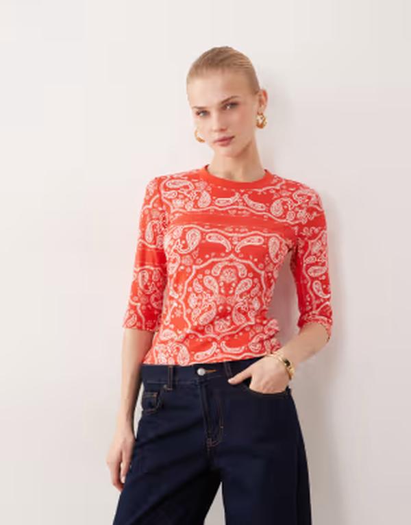 ネバーフリードレスド レディース トップス シャツ プリント Never Fully Dressed short sleeve T-shirt bandana print RED レッド｜ReVida 店