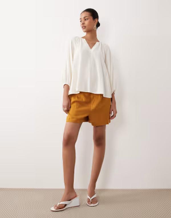 ノーバディーズ チャイルド レディース ボトムス ハーフパンツ・ショーツ ショートパンツ リネン Nobody's Child Silsoe linen blend clean shorts in tobacco - part of a setobacco
