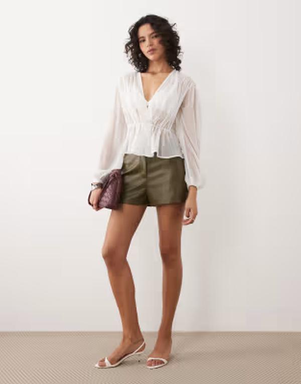 エイソス レディース ボトムス 二分の一ズボン下・さる股引き 遊撃手ズボン下 ASOS DESIGN pu mid rise shorts Khaki カーキ