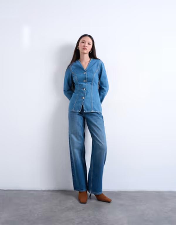 トップショップ レディース トップス シャツ Vネック デニム Topshop denim v neck cinched in shirt in mid BLUE ブルー｜ReVida 店 20,221円