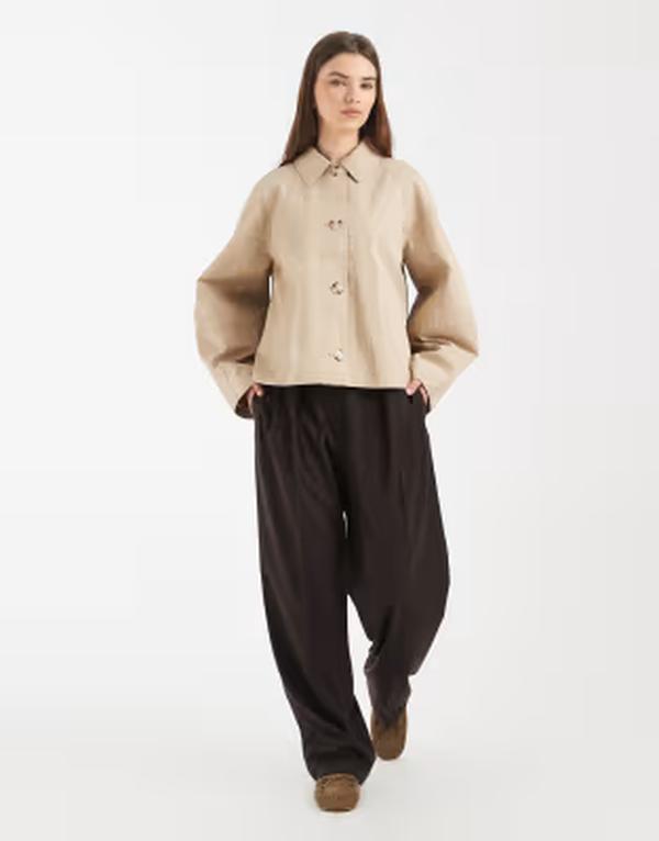 エイソス レディース アウター コート ASOS DESIGN shortrench coat with pleat detail in stone ストーン 21,520円