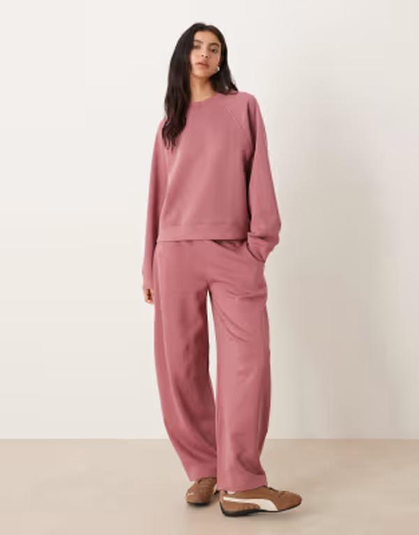 エイソス レディース ボトムス カジュアルパンツ スウェットパンツ ASOS DESIGN barreleg brushback sweatpants in rose pink ピンク