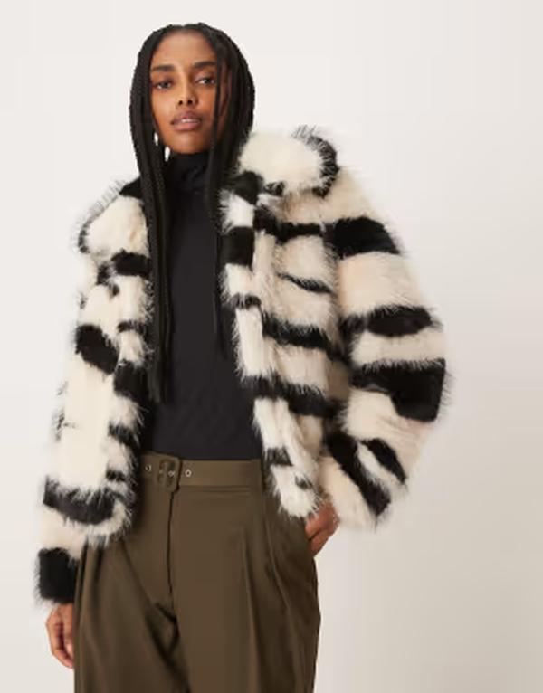 離宮 レディース アウター 上衣・上衣 刷り上げる VILA zebra print faux fur short jacket and BIRCH BLACK 黒いこと