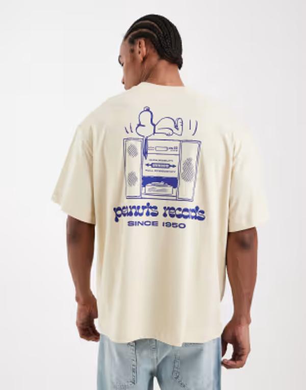 オンリーアンドサンズ メンズ トップス Tシャツ プリント ONLY & SONS oversized t-shirt with Snoopy back print in light beige and Putty ブルー