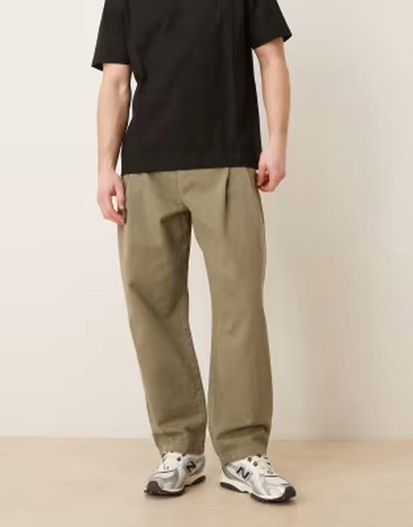 エイソス メンズ ボトムス カジュアルパンツ ASOS DESIGN relaxed tapered pants with double pleats Khaki カーキ