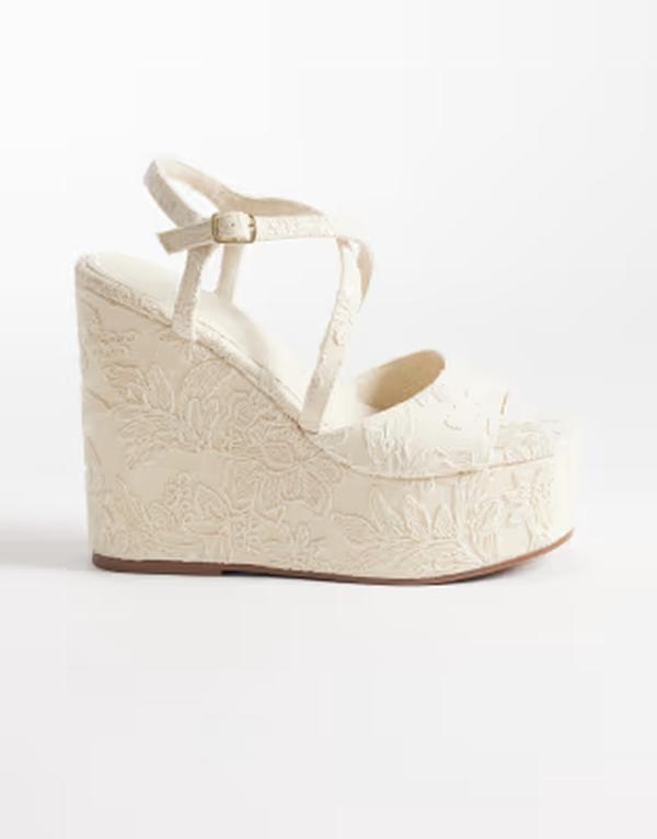 エイソス レディース シューズ サンダル 御花柄 スピード競技 御花 ASOS DESIGN Trista floralace wedge sandals インチ cream 皮膚軟化剤