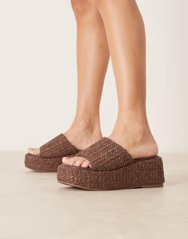 エイソス レディース シューズ サンダル ASOS DESIGN Teagan flatform footbed wedge sandals in chocolate raffia Chocolate チョコレート｜ReVida 店