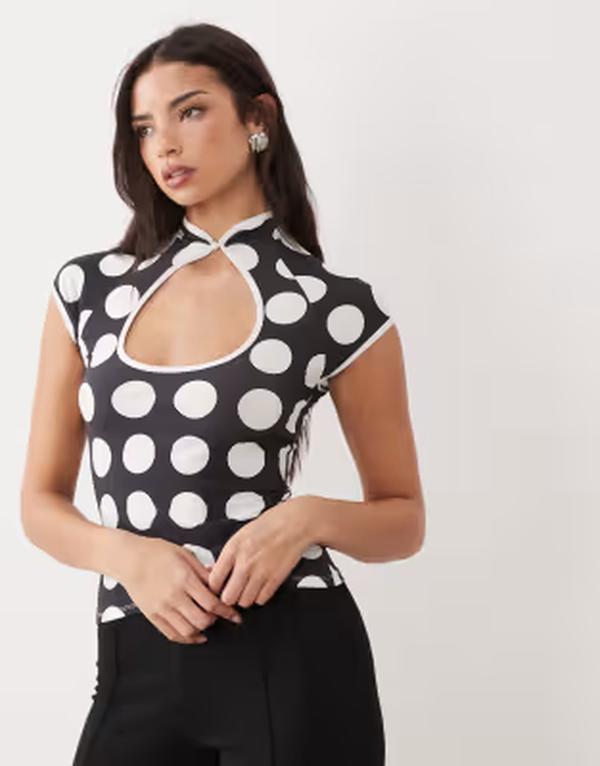 エイソス レディース トップス Tシャツ カットアウト ドット プリント ASOS DESIGN printed short sleeve cut outop in polka dots Polka dot ドット