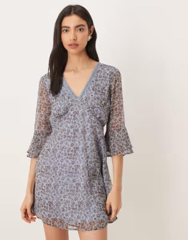 ウェンズデーガール レディース トップス 衣装 Vのど首 お花柄 ミニ お花 Wednesday\u0027s Girl v neck floaty sleeve mini dress purple delicate floral BLUE 青色 ワンピース-レディースファッション