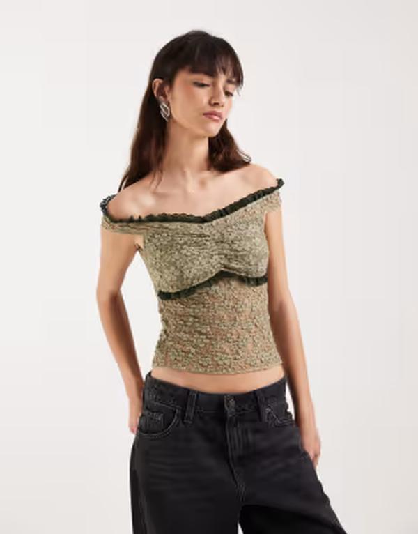モーテル レディース トップス シャツ フリル レース Motel Mayu ruffle trim off the shoulder lace top in sage GREEN グリーン｜ReVida 店