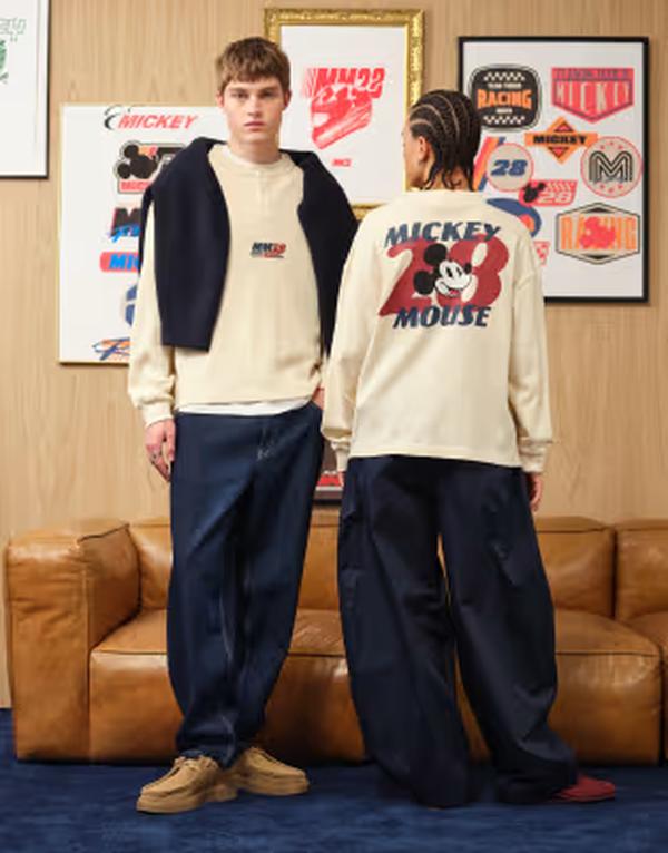 エイソス レディース トップス Tシャツ プリント ASOS DESIGN Disney racing boxy long sleeve t-shirt with Mickey prints in cream クリーム｜ReVida 店 13,845円