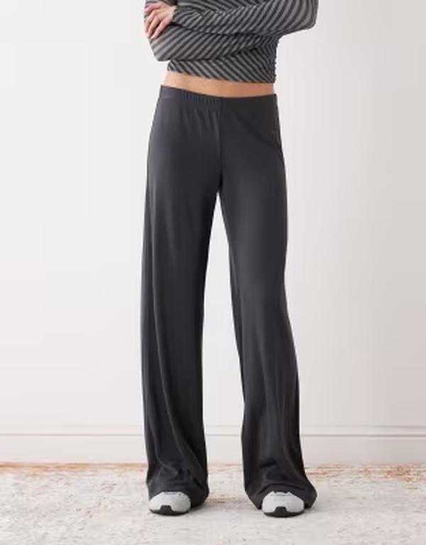 モンキ レディース ボトムス カジュアルパンツ ワイドレッグ Monki wide leg softouch pants Black dark ブラック