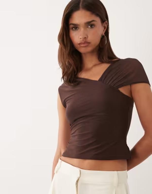 エイソス レディース トップス シャツ メッシュ ASOS DESIGN slinky top with meshoulder in chocolate チョコレート