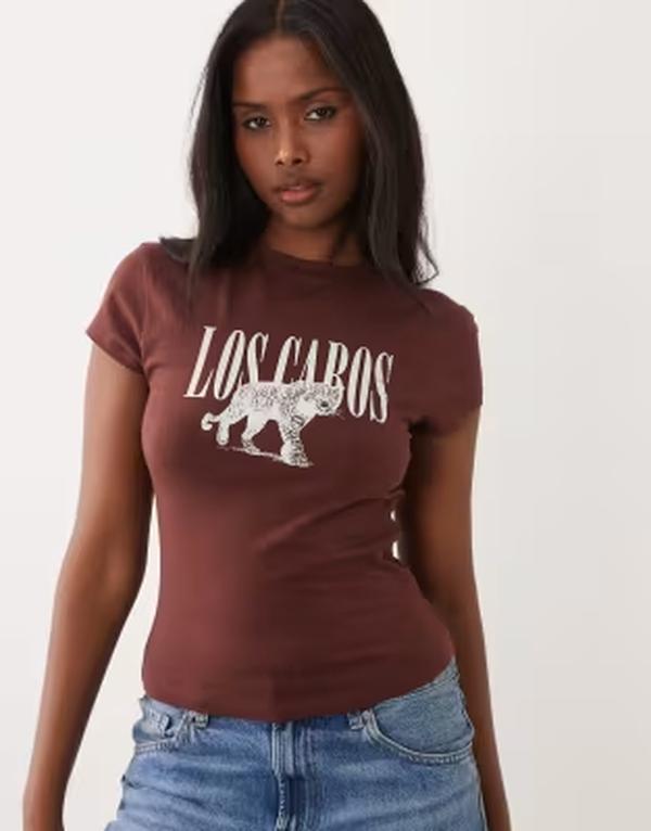 エイソス レディース トップス Tシャツ グラフィック ASOS DESIGN short sleeve crop top with los cabos graphic in chocolate チョコレート
