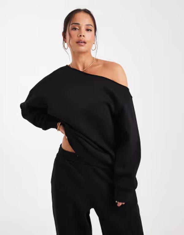 エイソス レディース アウター パーカー・スウェット シャツ ASOS DESIGN off the shoulder brushback sweatshirt Black ブラック｜ReVida 店 12,236円