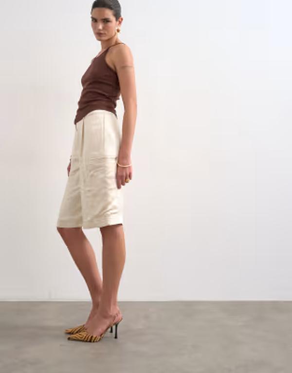 トップショップ レディース ボトムス ハーフパンツ・ショーツ ショートパンツ サテン Topshop satin longline cargo shorts in ecru エクリュ