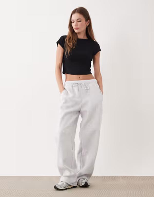 コットンオン レディース ボトムス カジュアルパンツ プラスサイズ スウェットパンツ Cotton double waistband plush barreleg sweatpants in cloudy grey グレー 14,985円