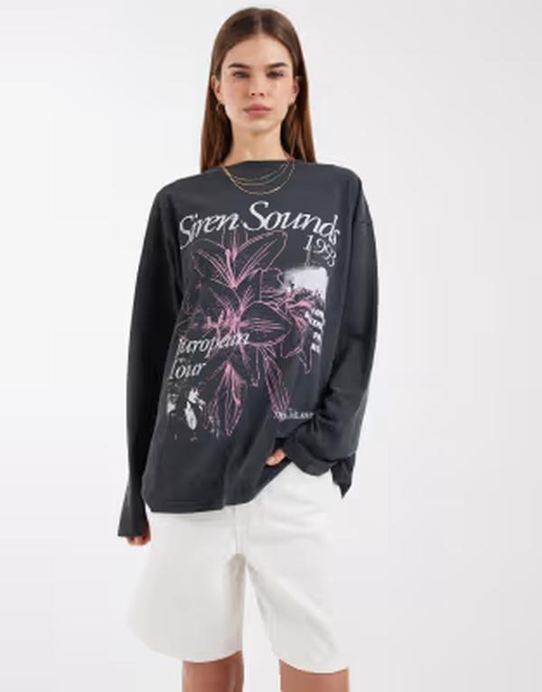 エイソス レディース トップス Tシャツ グラフィック ASOS DESIGN long sleeve T-shirt with Siren Sounds graphic in washed charcoal チャコール