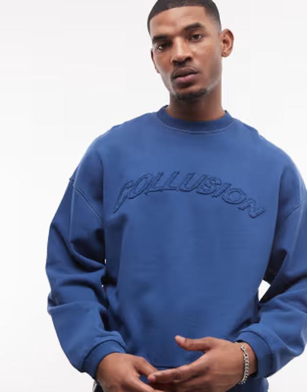 コルージョン メンズ アウター パーカー・スウェット シャツ ロゴ COLLUSION Logo boxy sweatshirt with applique detail BLUE ブルー｜ReVida 店