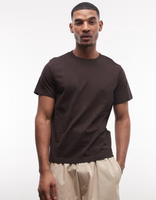 ウィークデイ メンズ トップス Tシャツ ジャージー Weekday classic boxy fit heavyweight jersey T-shirt in dark brown ブラウン
