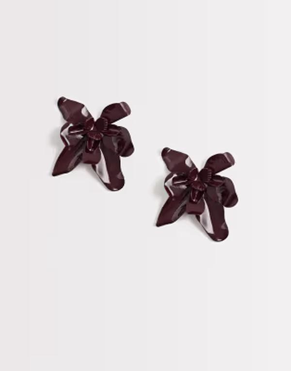 エイソス レディース アクセサリー ピアス・イヤリング フラワー柄 フラワー ASOS DESIGN stud earrings with metal floral design Burgundy バーガンディ