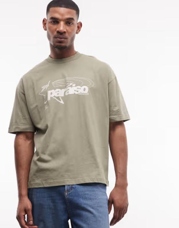 エイソス メンズ トップス Tシャツ グラフィック ASOS DESIGN boxy oversized t-shirt with paraiso graphic Vetiver グリーン